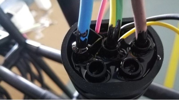 用什么膠水才能防護汽車充電部件？
