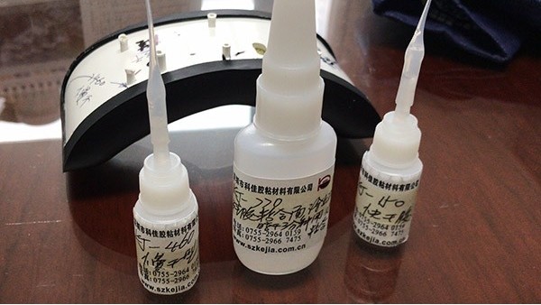 硬塑料用什么膠水粘，粘接牢固不發(fā)白