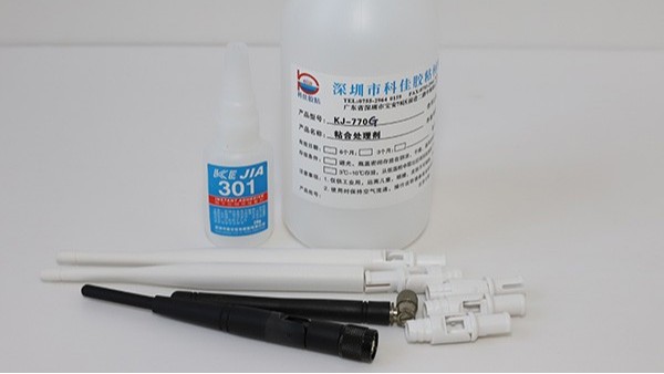 塑料粘鐵用什么膠水粘可以快速固化？