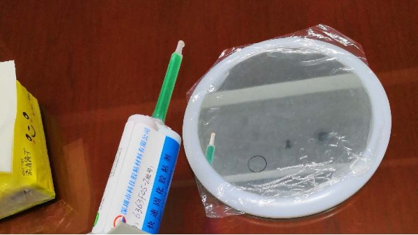不同的膠水，使用打膠機(jī)也要用不同的針頭